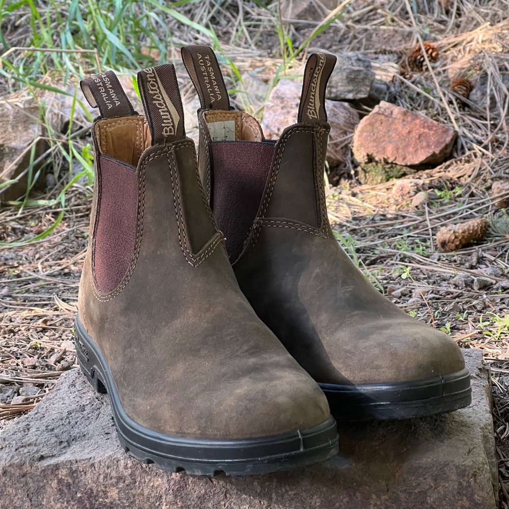 Blundstone Women’s #585 Classic Chelsea Boot in Rustic Brown
